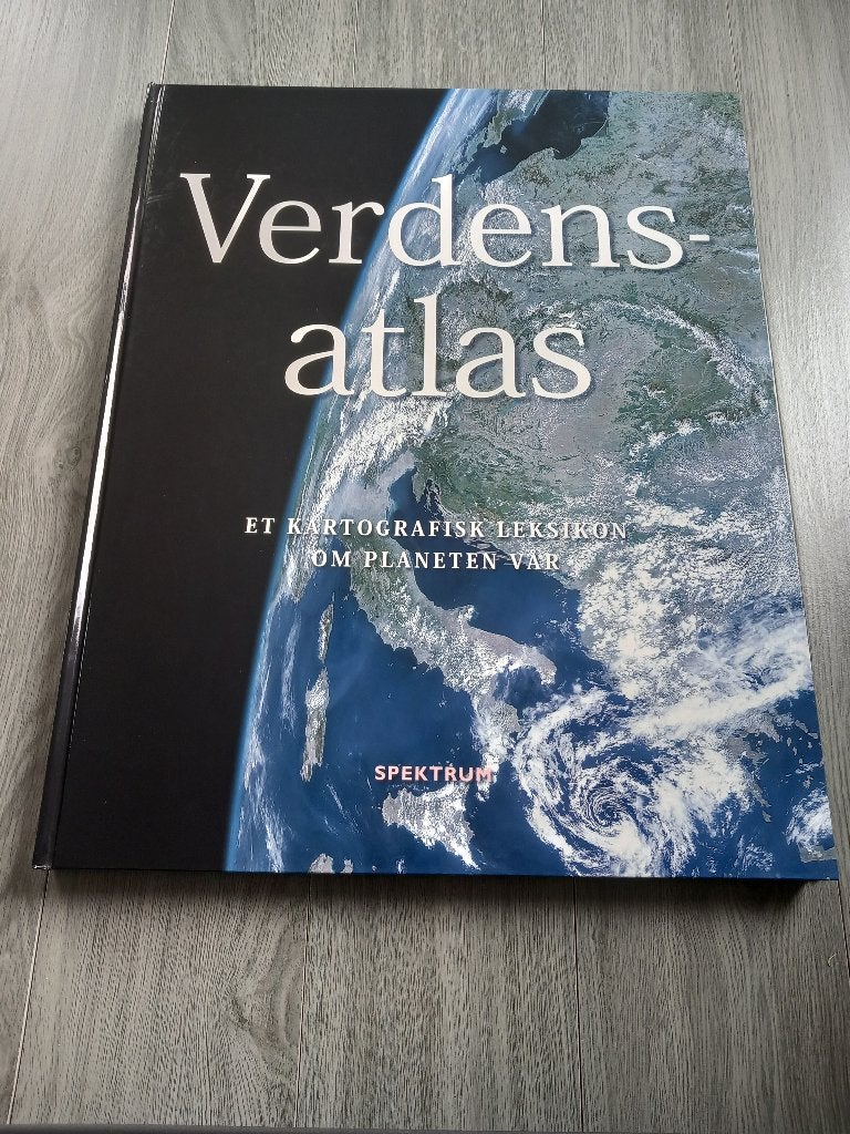 Verdensatlas (Noors voor: wereldatlas), Boeken, Overige atlassen, 2000 tot heden, Ophalen of Verzenden, Zo goed als nieuw
