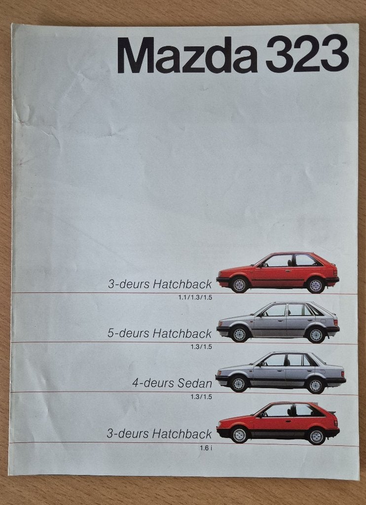Folder Mazda 323 Nederlandstalig 1985 met oa Mazda 323 GTX, Ophalen of Verzenden, Gelezen, Mazda