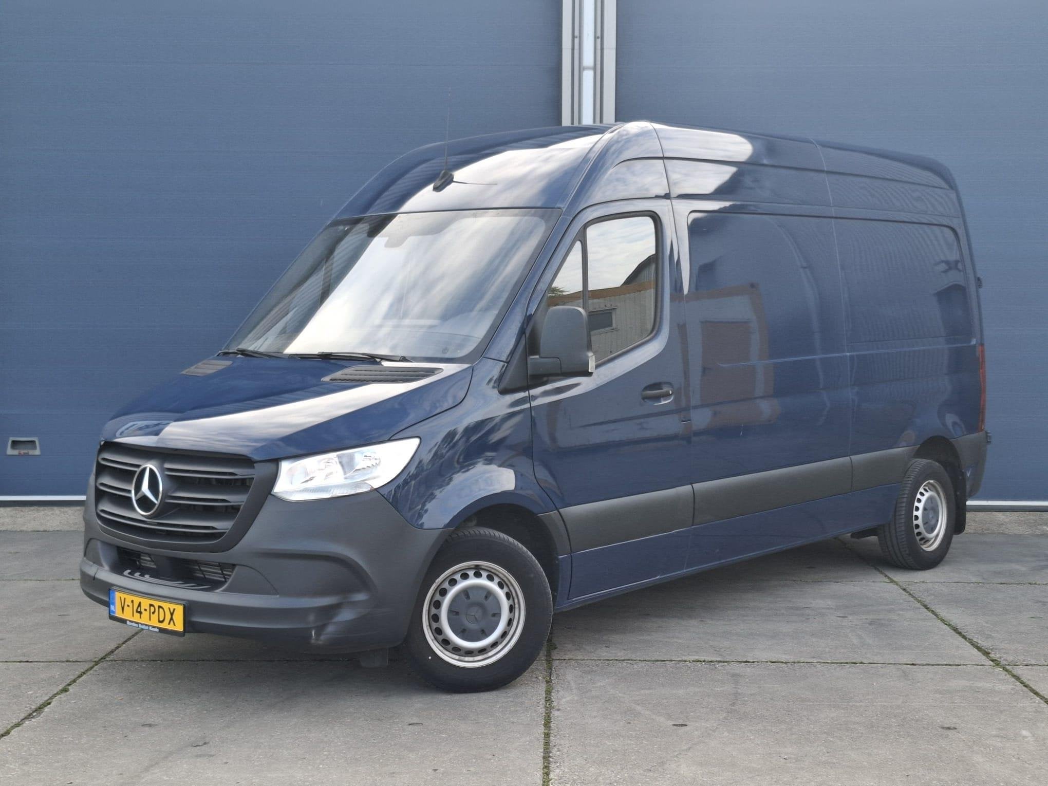 Mercedes-Benz Sprinter 311 2.2 CDI L2H2 AIRCO / CAMERA / 3 Z, Auto's, Dealer onderhouden, Stof, Gebruikt, Euro 6