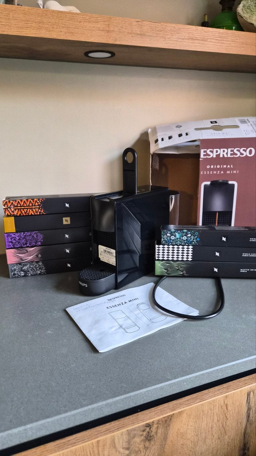 Foto 7 van Nespresso Essenza Mini met diverse koffiecapsules