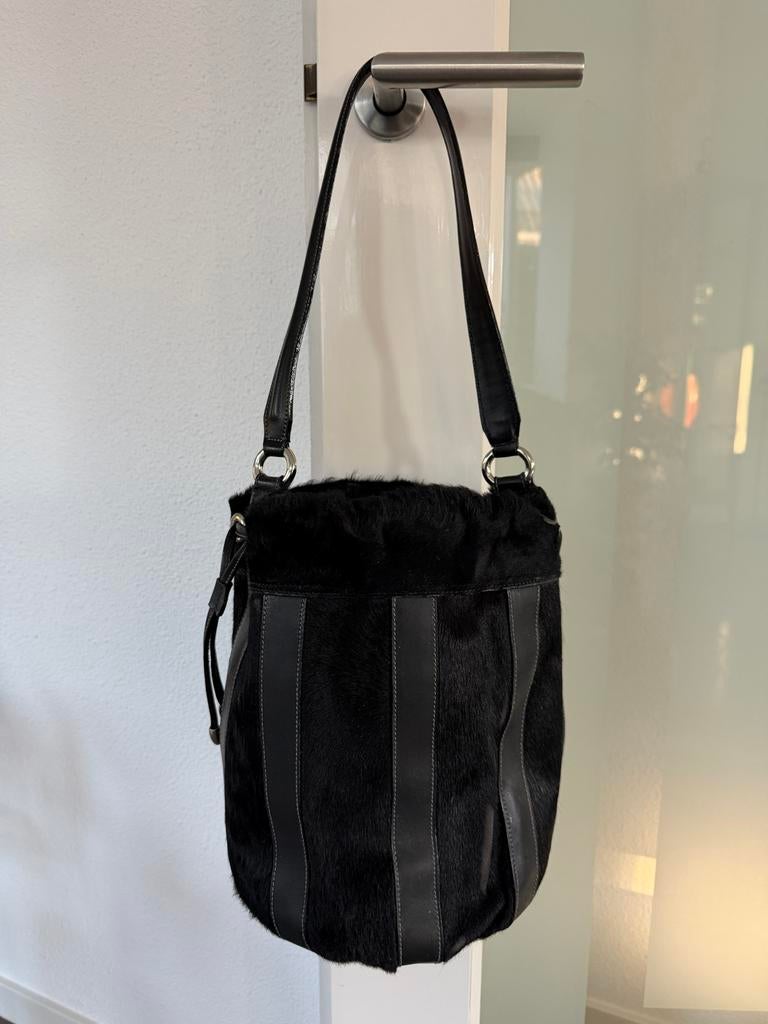 Puntotres bucket bag van koeienhuid, Ophalen of Verzenden, Gebruikt, Zwart