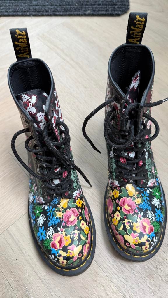 Dr Martens schoenen zo goed als nieuw, Kleding | Dames, Schoenen, Overige kleuren, Verzenden, Lage of Enkellaarzen, Zo goed als nieuw