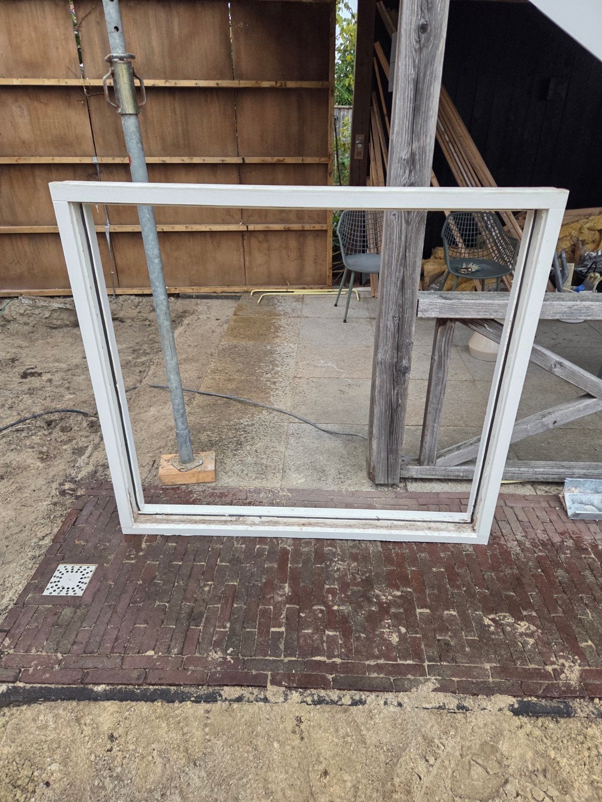 Houten kozijn met dubbel glas - 153x138 cm, Ophalen, Gevelraam of Ruit, Gebruikt, 120 tot 160 cm