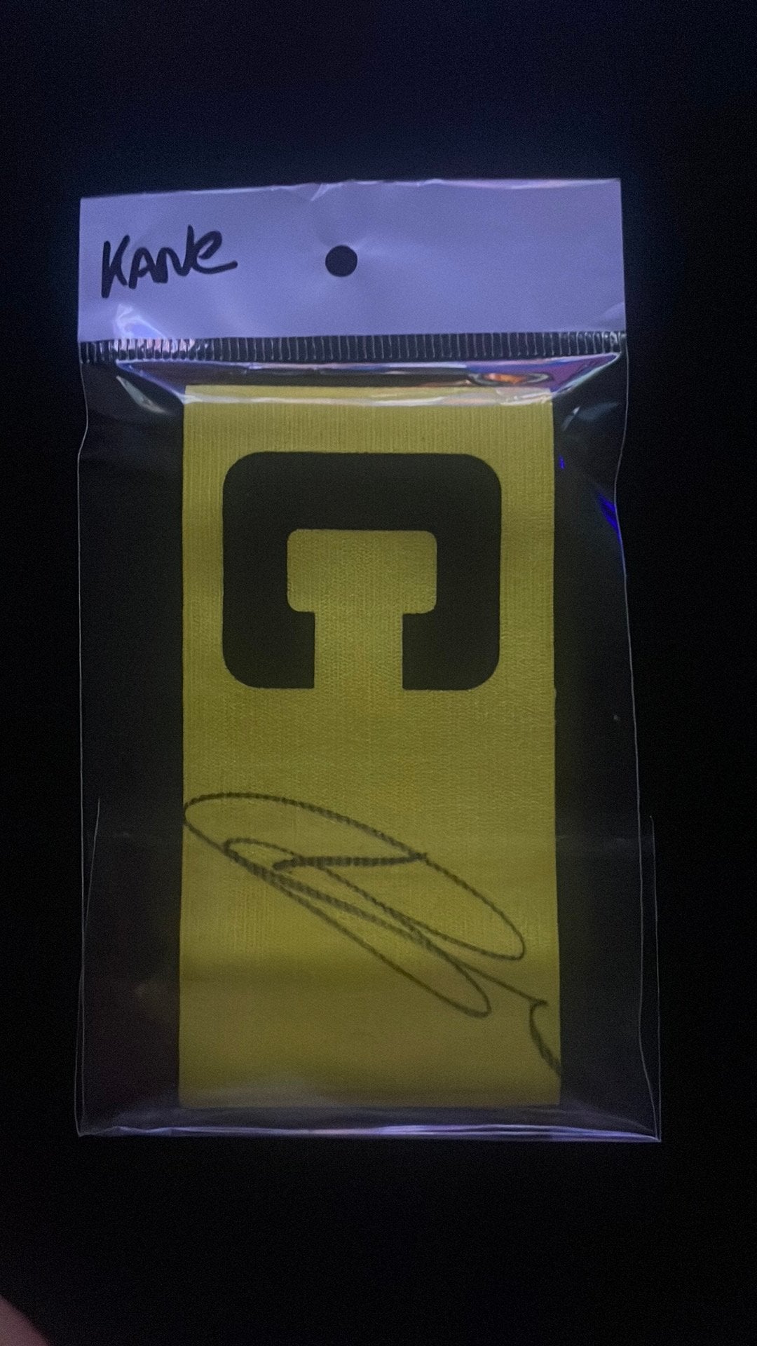 Gesigneerde aanvoerdersband Kane, Verzamelen, Sportartikelen en Voetbal, Ophalen of Verzenden, Zo goed als nieuw, Buitenlandse clubs