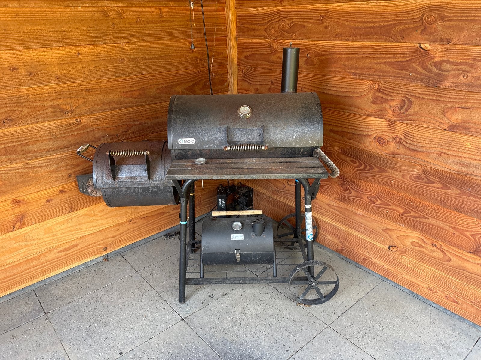 Gratis af te halen: Werkende Tepro BBQ Smoker, Ophalen, Gebruikt