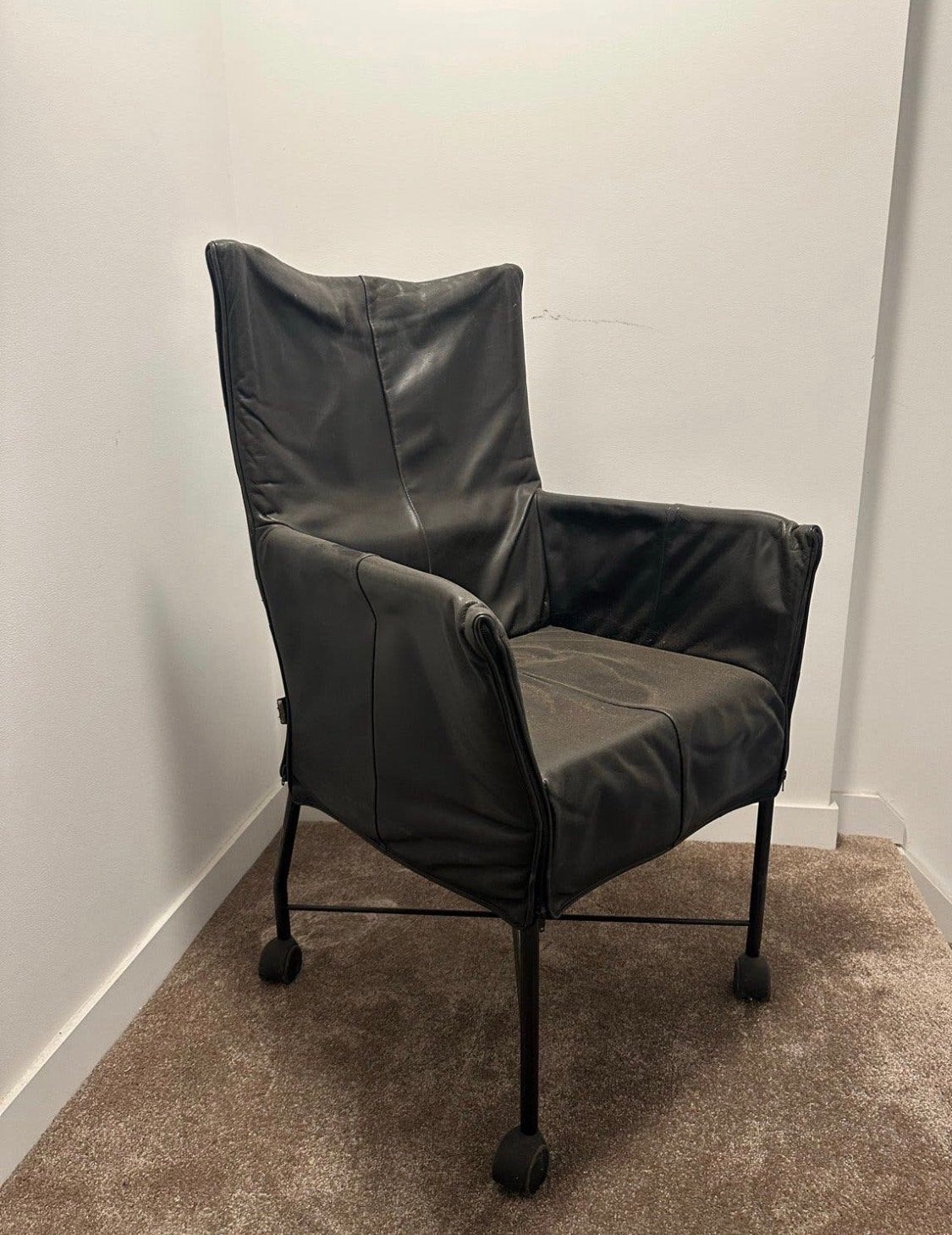Zwarte leren fauteuil op wieltjes, Ophalen, Gebruikt, Zwart, Leer