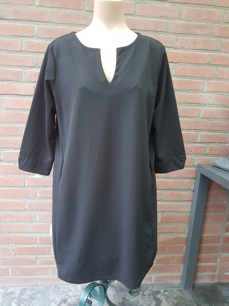 Fame – zwarte jurk maat m 2 zakken aan zijkanten, Kleding | Dames, Jurken, Zwart, Maat 42/44 (L), Nieuw, Ophalen of Verzenden