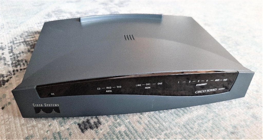 Cisco SOHO-A ADSL router, Ophalen of Verzenden, Gebruikt, Router, Cisco