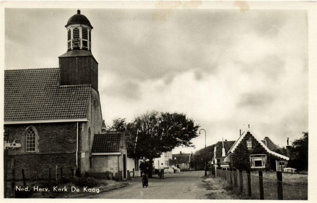 Ned. Herv. Kerk De Koog - fietser - ongelopen, Ophalen of Verzenden, 1940 tot 1960, Ongelopen, Noord-Holland