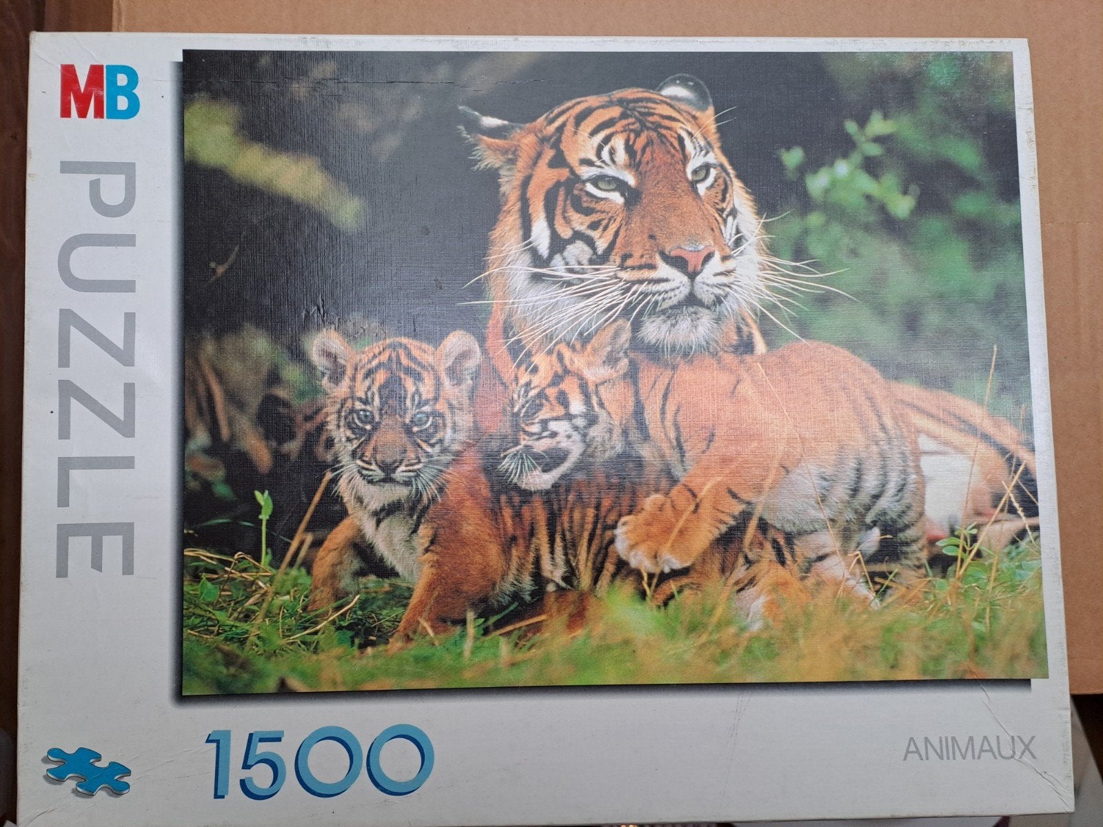 MB puzzle tijger met welpen 1500 st, Ophalen of Verzenden, 500 t/m 1500 stukjes