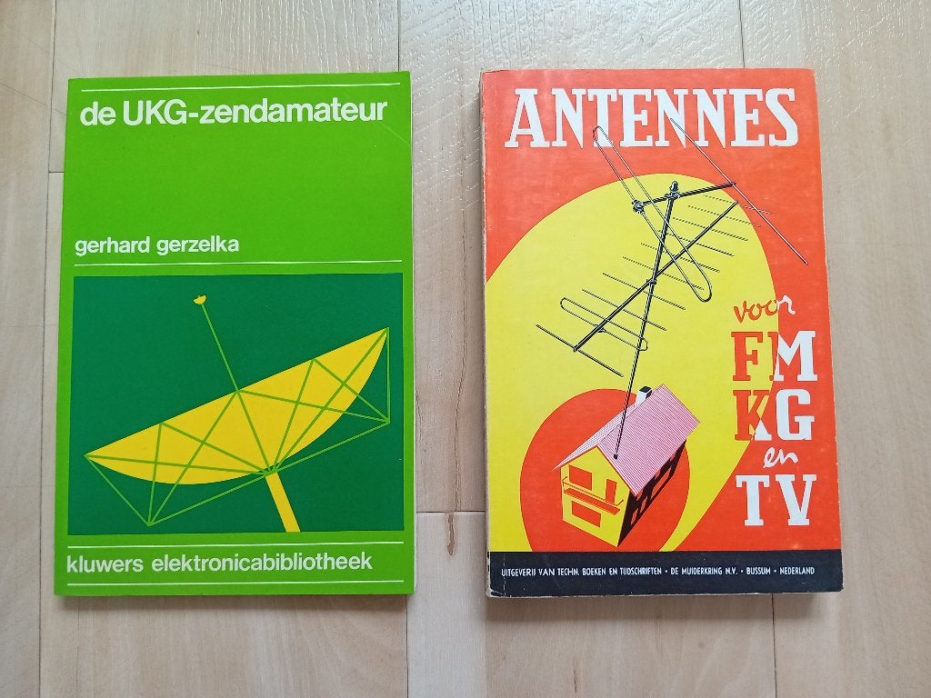2 boeken over radio en antennes: UKG-zendamateur & Antennes, Boeken, Gelezen, Elektrotechniek, Ophalen of Verzenden, Gerhard Gerzelka, Spits - Dirksen