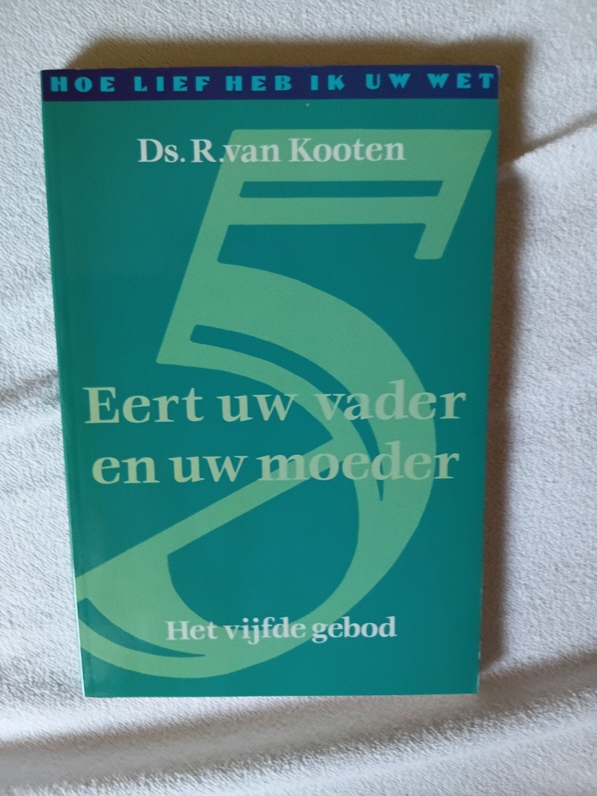 R. van Kooten - Eert uw vader en uw moeder, Boeken, Godsdienst en Theologie, Ophalen of Verzenden, Zo goed als nieuw, R. van Kooten