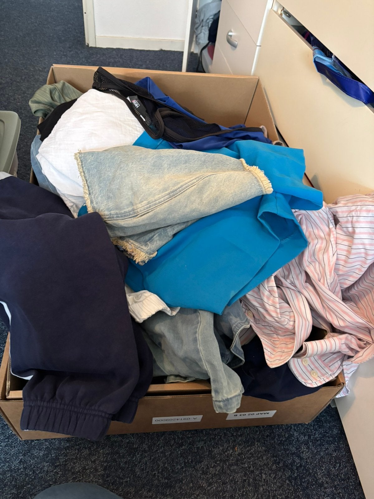 Hele doos vol dames kleding, Ophalen, Gedragen