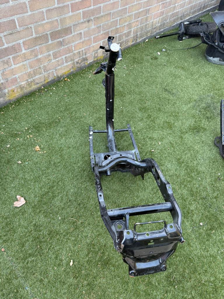Piaggio type 1 2 3 fastrider sp 98 frame, Fietsen en Brommers, Brommeronderdelen | Snorfietsen, Zo goed als nieuw, Piaggio, Ophalen of Verzenden