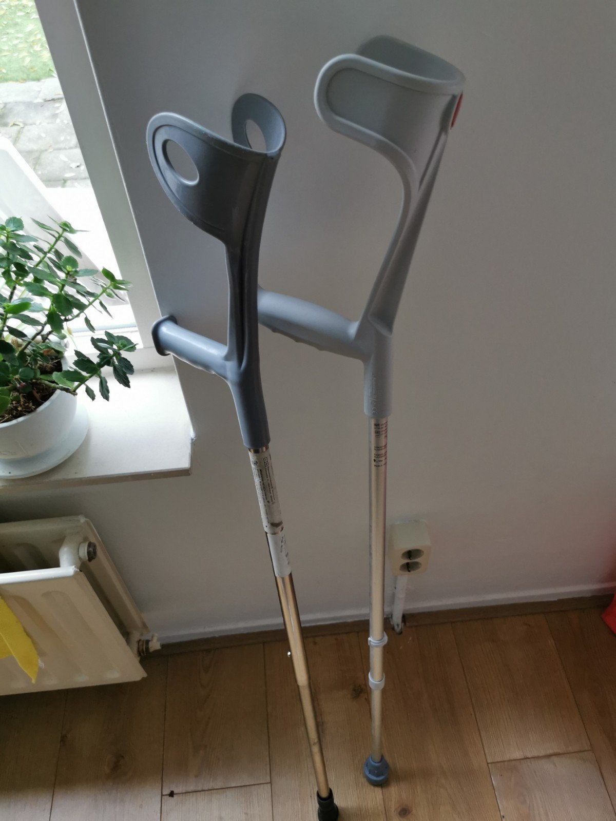 twee verschillende krukken, Ophalen of Verzenden