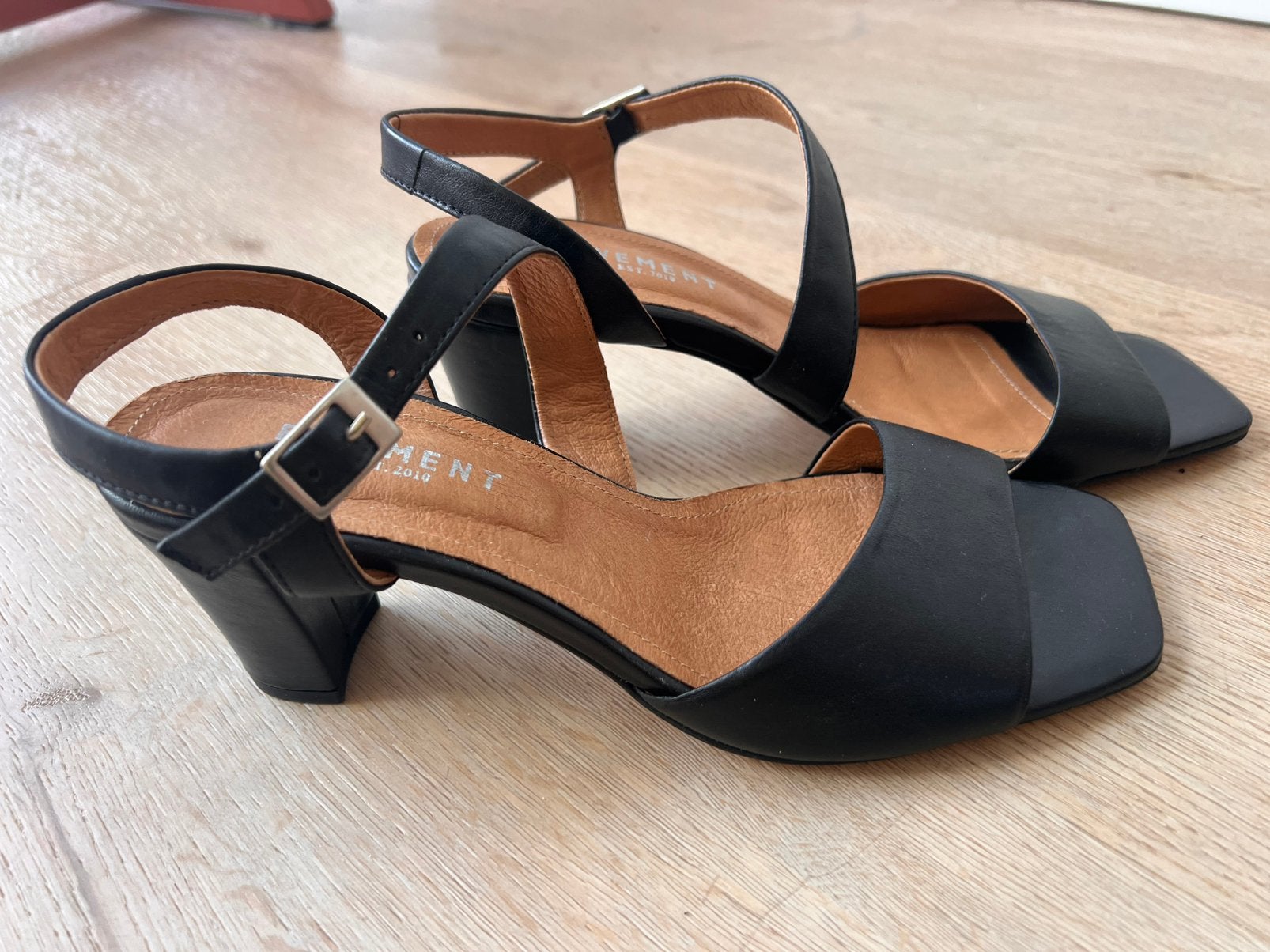 Sandalen Pavement, Kleding | Dames, Ophalen of Verzenden, Zo goed als nieuw, Zwart, Sandalen of Muiltjes