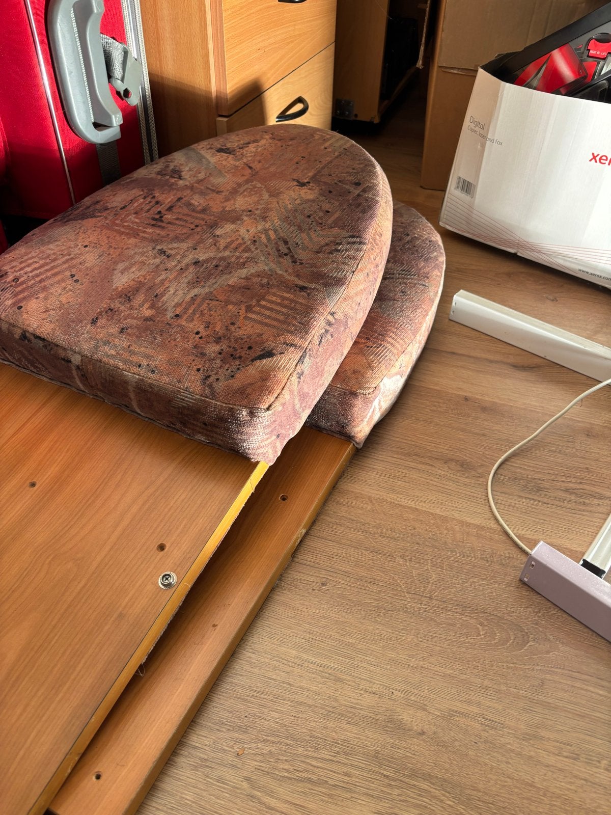 Hoofdsteunen uit een campermet houten onderstel, Ophalen, Gebruikt