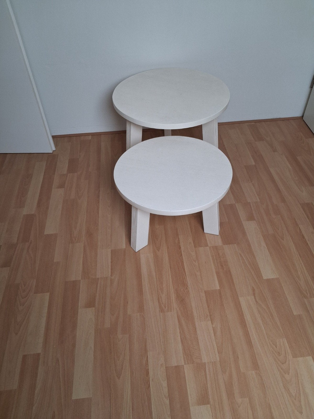 Set van 2 ronde witte bijzettafels/krukjes, Ophalen, Minder dan 55 cm, Gebruikt, Rond