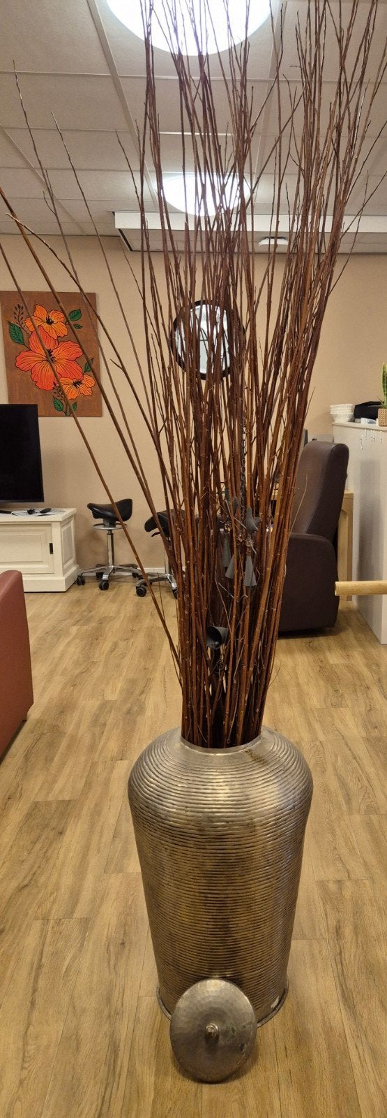 Grote vaas met decoratieve takken, Huis en Inrichting, Ophalen, Gebruikt, Overige kleuren, Inclusief decoratie