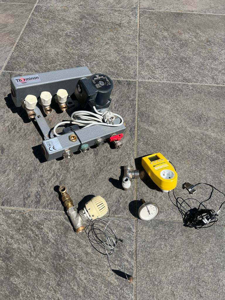 Vloerverwarming verdeelunit Therminon met pomp, Gebruikt, Minder dan 30 cm, Overige typen, Minder dan 60 cm