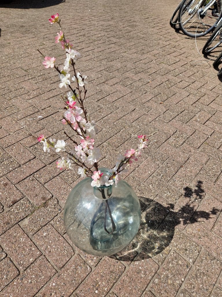 Grote ronde glazen vaas met eventueel kunstbloemen, Ophalen of Verzenden, Geschikt voor droogbloemen, Nvt, Nvt