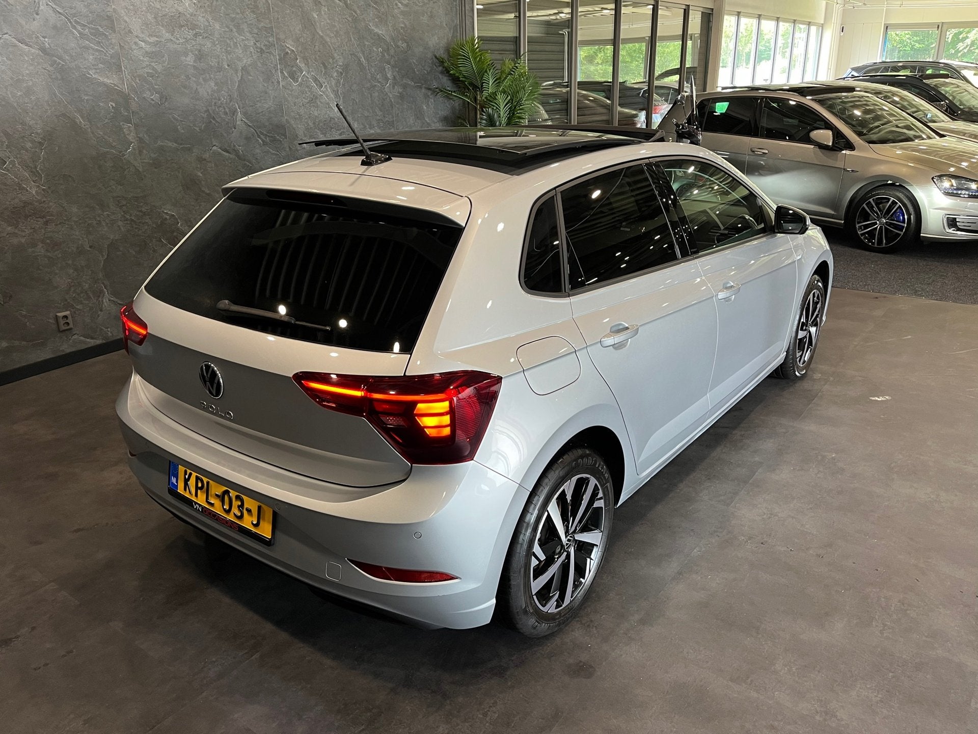 Volkswagen POLO 1.0 TSI DSG AUTOMAAT Style PANORAMADAK, Dealer onderhouden, Gebruikt, Bedrijf, 600 kg