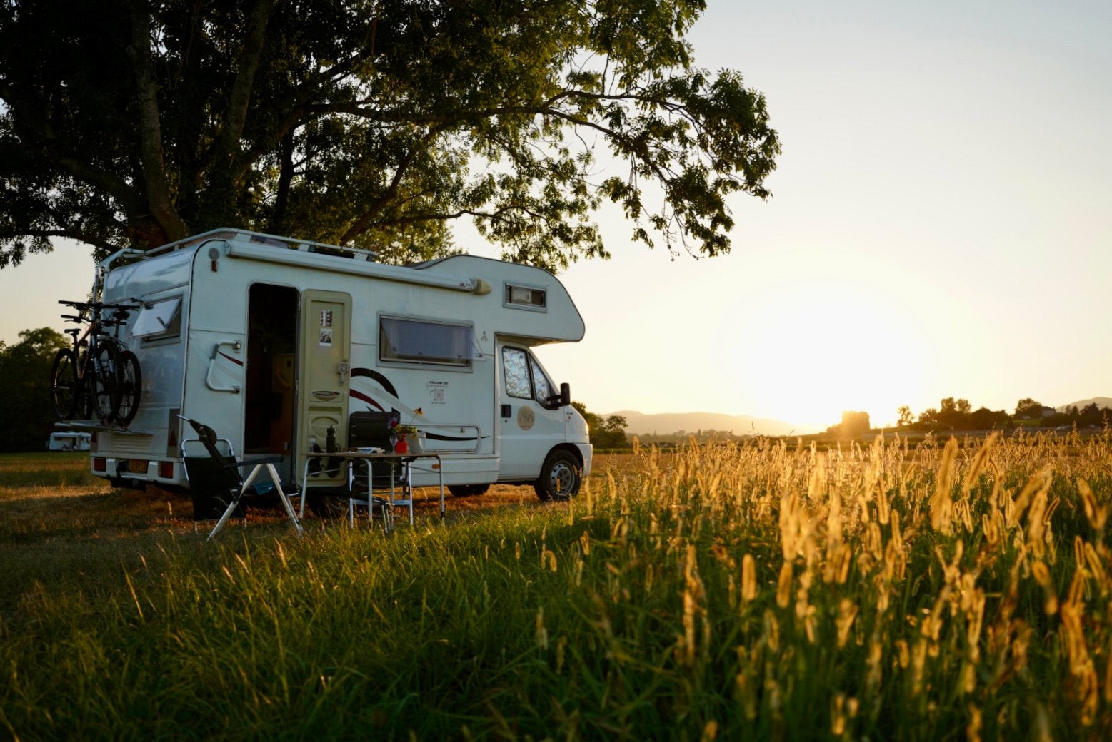 Adria Coral 580 DX alkoof off-grid camper, Caravans en Kamperen, Campers, Standaard zit, Alkoof, Ringverwarming, Fiat