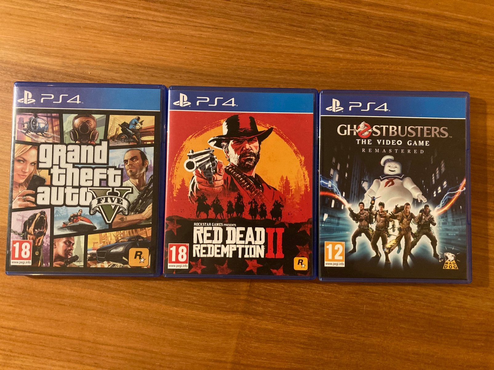 Foto 4 van PS4 Playstation 4 - 1TB - met games (lees omschrijving)