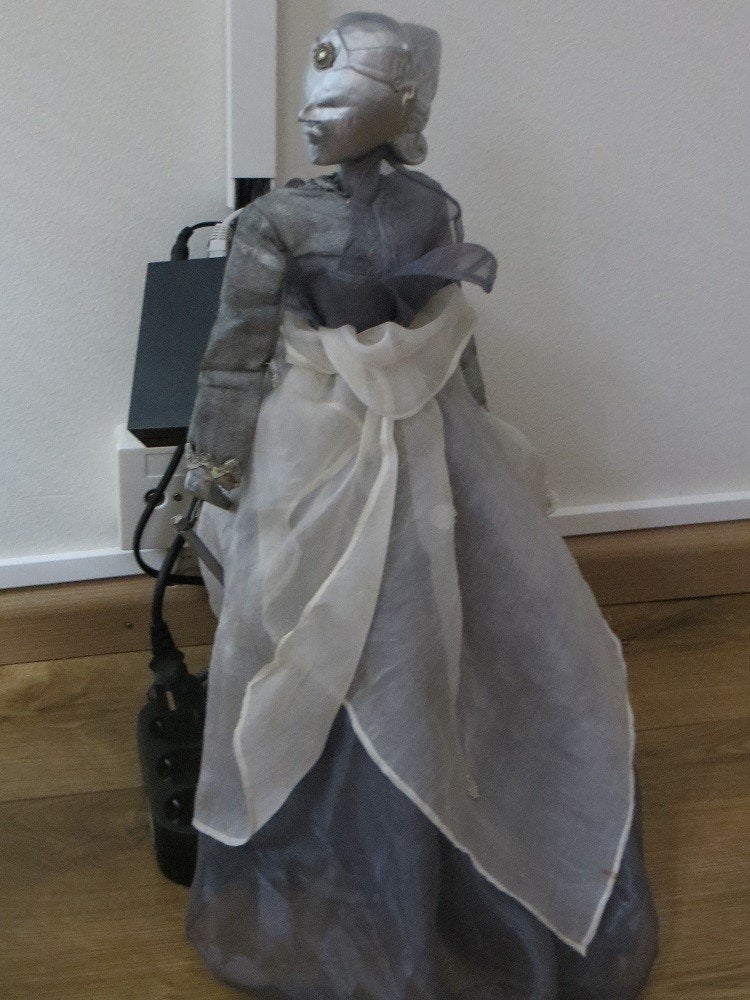 Indische wajang pop met kleertjes,igs, Ophalen of Verzenden