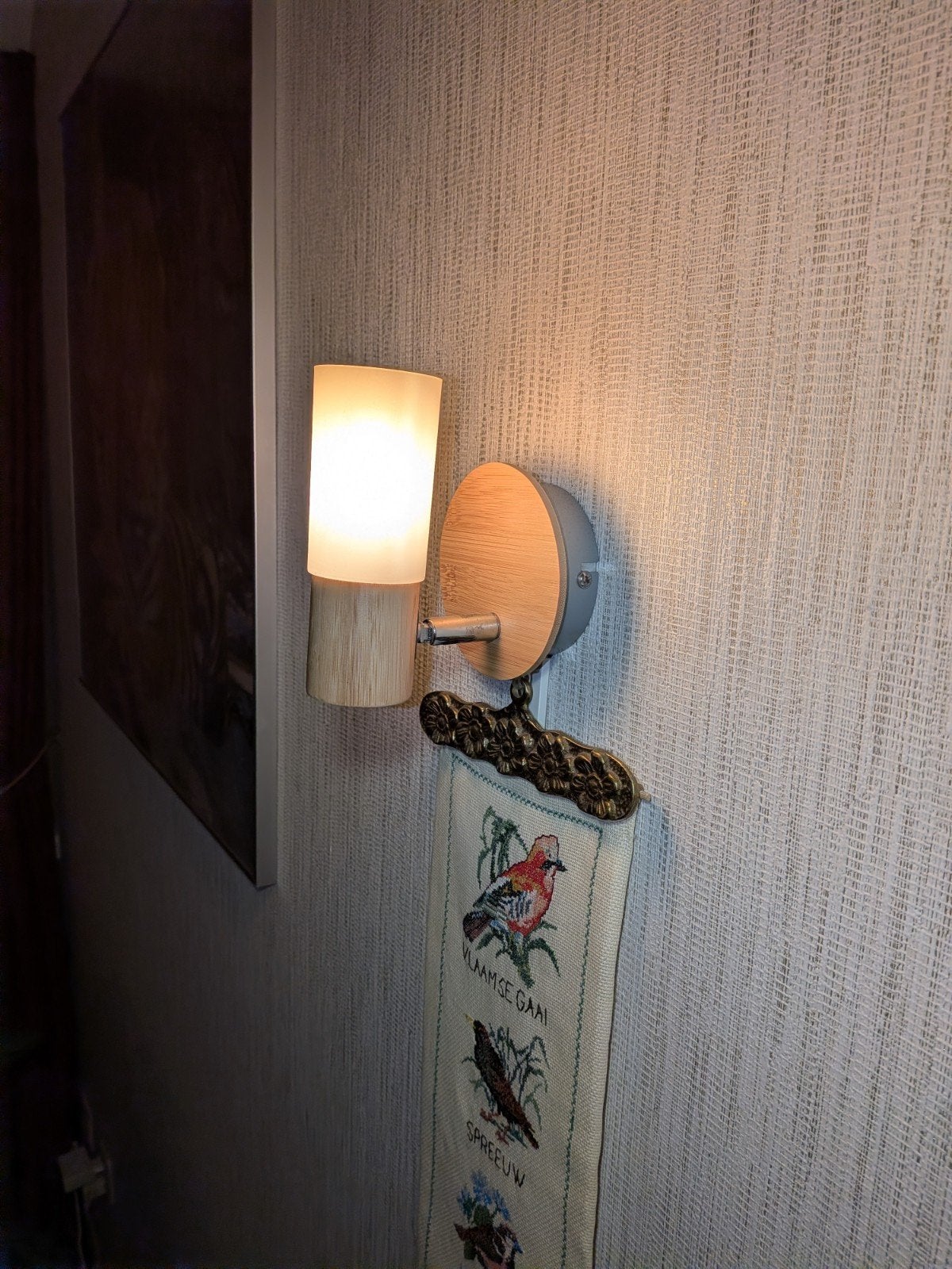 8x Wandlampen met houten accent en matglazen kap, Huis en Inrichting, Gebruikt, Indirect licht, Ophalen of Verzenden, Glas