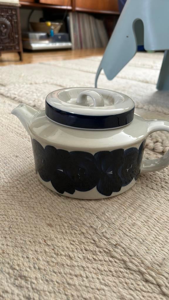 Arabia Finland theepot Ulla Procopé Anemone, Huis en Inrichting, Keuken | Servies, Gebruikt, Keramiek, Overige typen, Ophalen of Verzenden