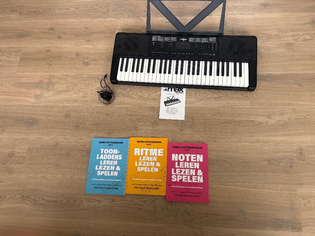 Keybord + speel boeken, Ophalen, Zo goed als nieuw, Overige aantallen, Overige merken