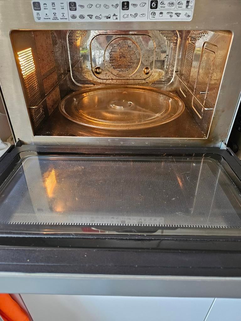 Combimagnetron met draaiplateau en binnenverlichting, Ophalen
