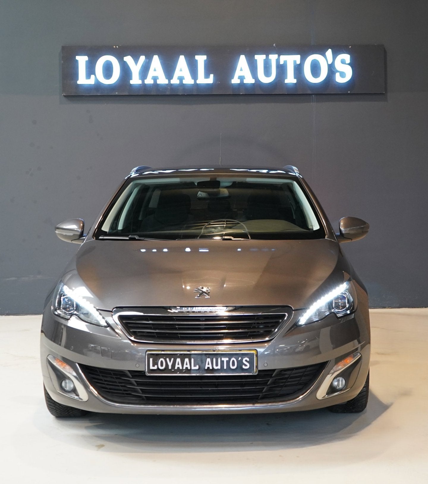 Foto 3 van Peugeot 308 SW 1.2 PureTech Blue Lease Premium | AUTOMAAT |