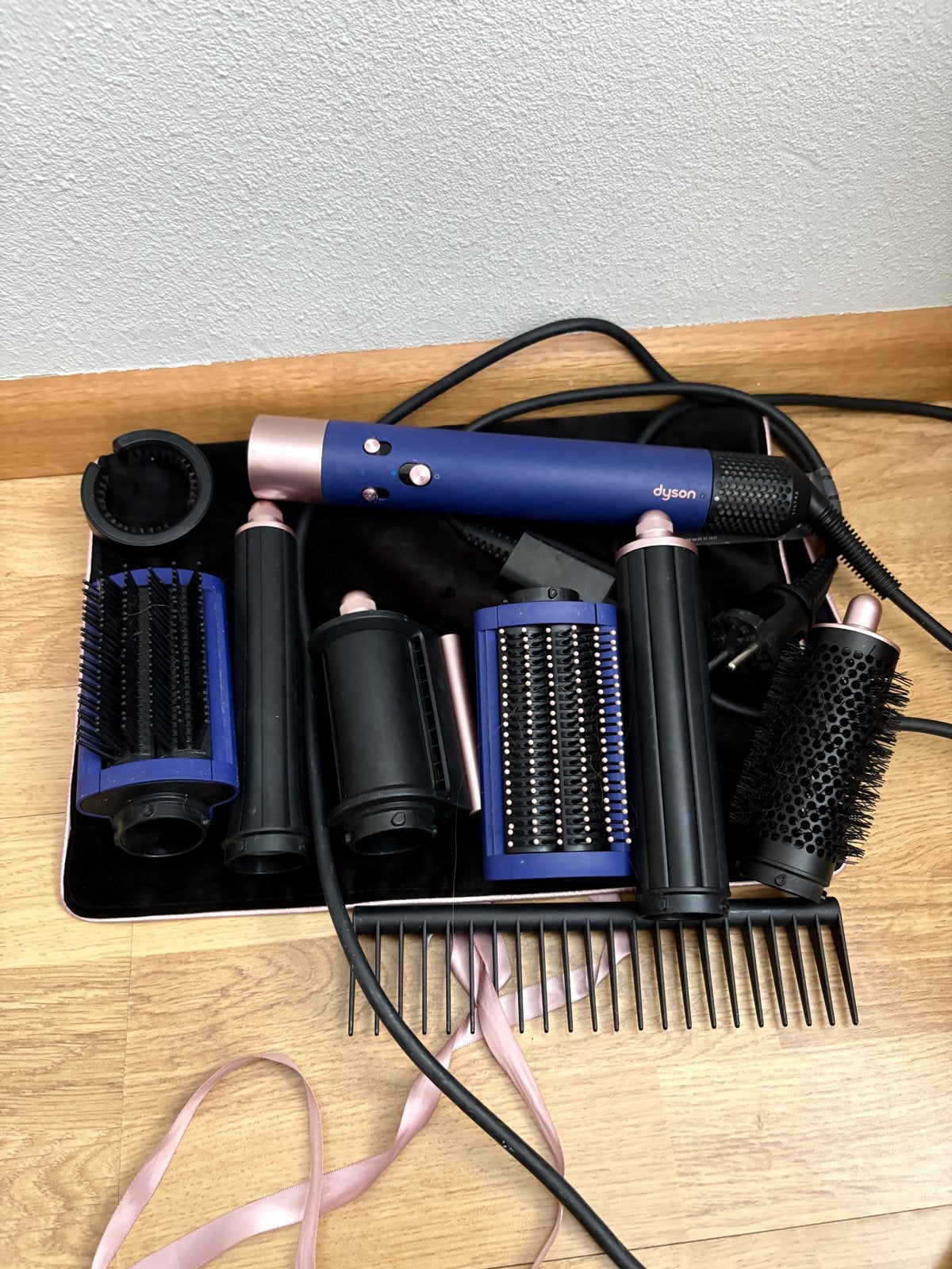 Dyson Airwrap compleet met accessoires en opbergtas, Sieraden, Tassen en Uiterlijk, Ophalen of Verzenden, Gebruikt, Föhn of Haardroger