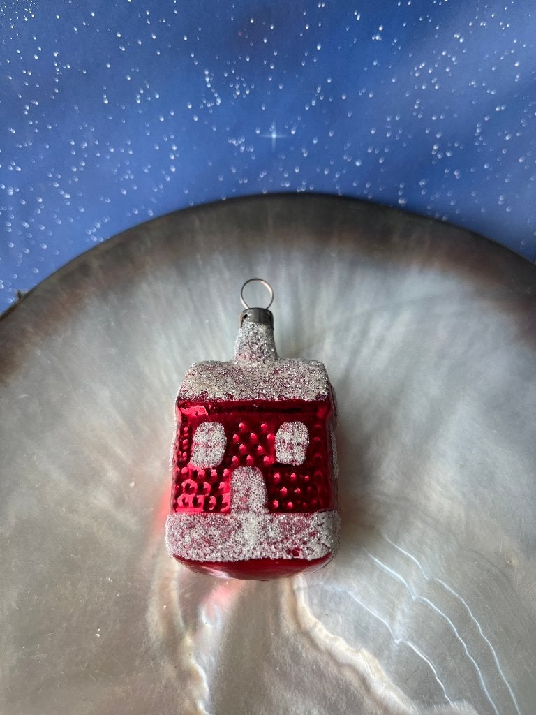 Oude rode glazen kerstbal: huisje, Gebruikt, ., Ophalen of Verzenden, .