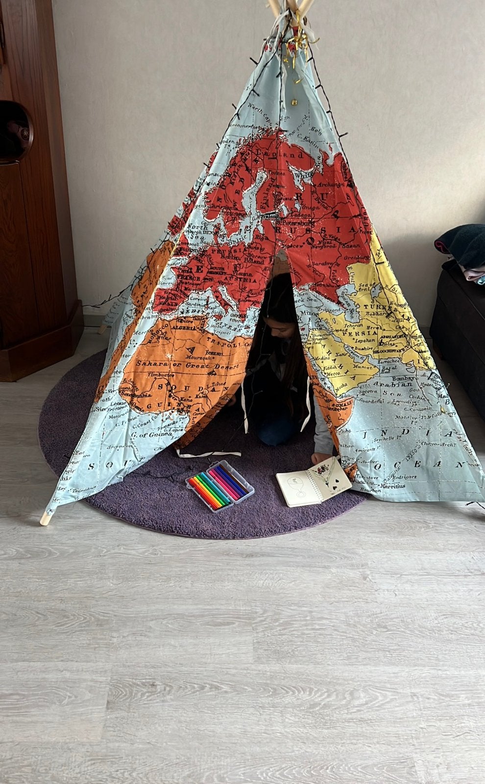 Kinder speeltent met wereldkaart, gemaakt van hout en katoen, Ophalen, Zo goed als nieuw