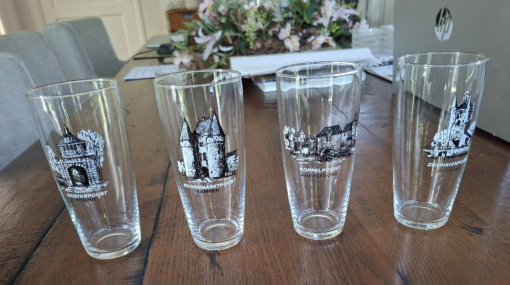 4 glazen voor water of limonade met poorten van steden, Verzamelen, Ophalen of Verzenden, Zo goed als nieuw, Frisdrankglas