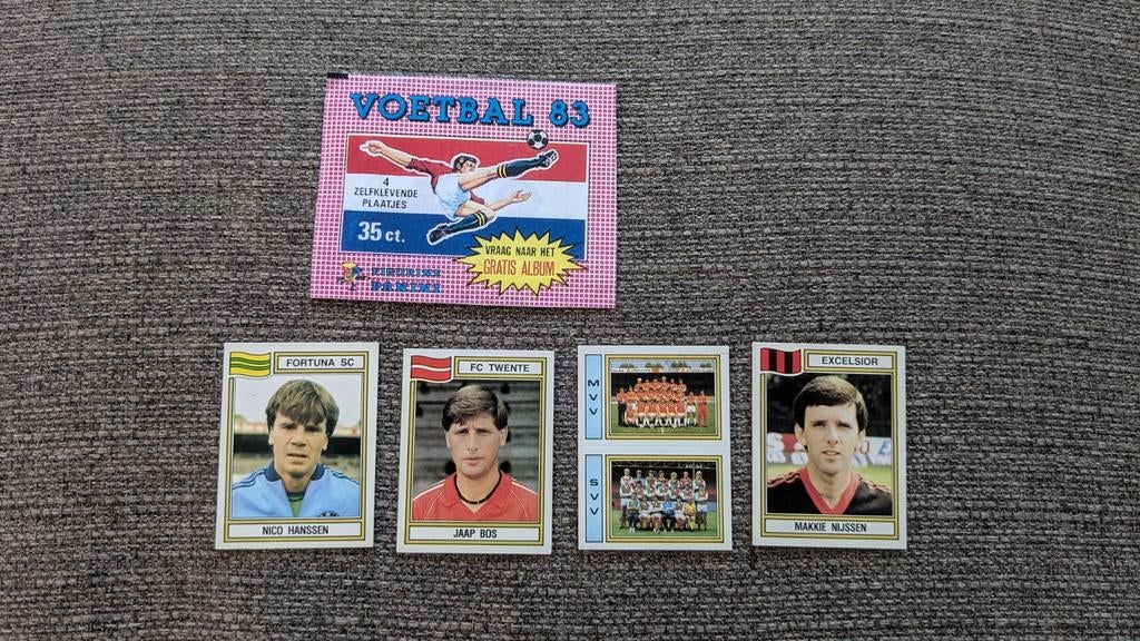 Panini Voetbal 83 - leeg zakje inc. 4 nieuwstaat stickers, Ophalen of Verzenden