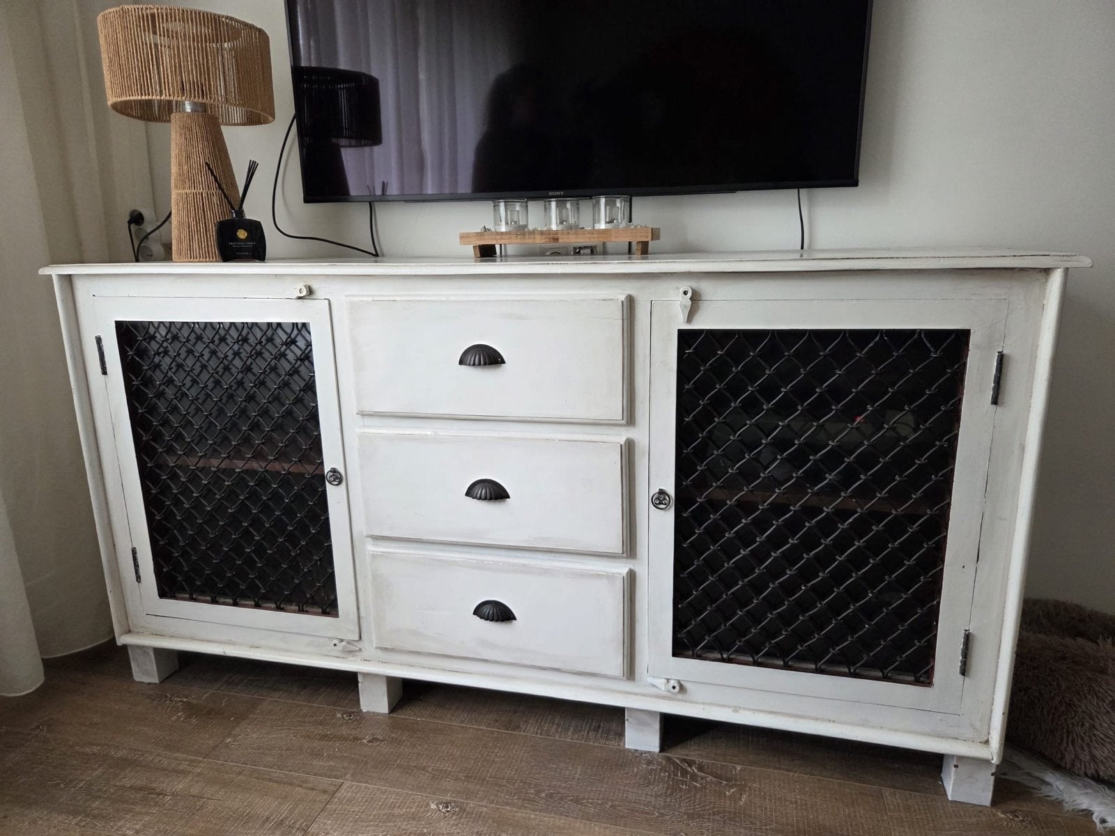 Wit dressoir met gaasdeuren en lades, Huis en Inrichting, Ophalen, Gebruikt, 150 tot 200 cm, Met lade(s)