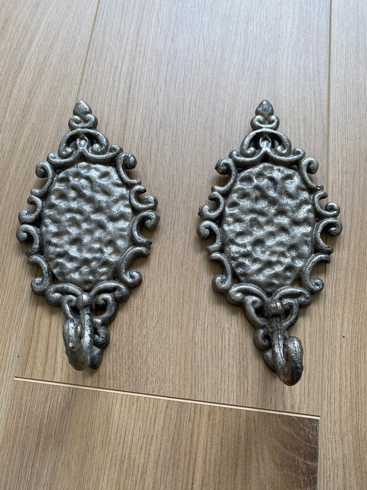 Nieuw kapstok haak 2 haken gietijzer sierlijk wandhaak, Wandhaken, Nieuw, Ophalen of Verzenden, Minder dan 100 cm