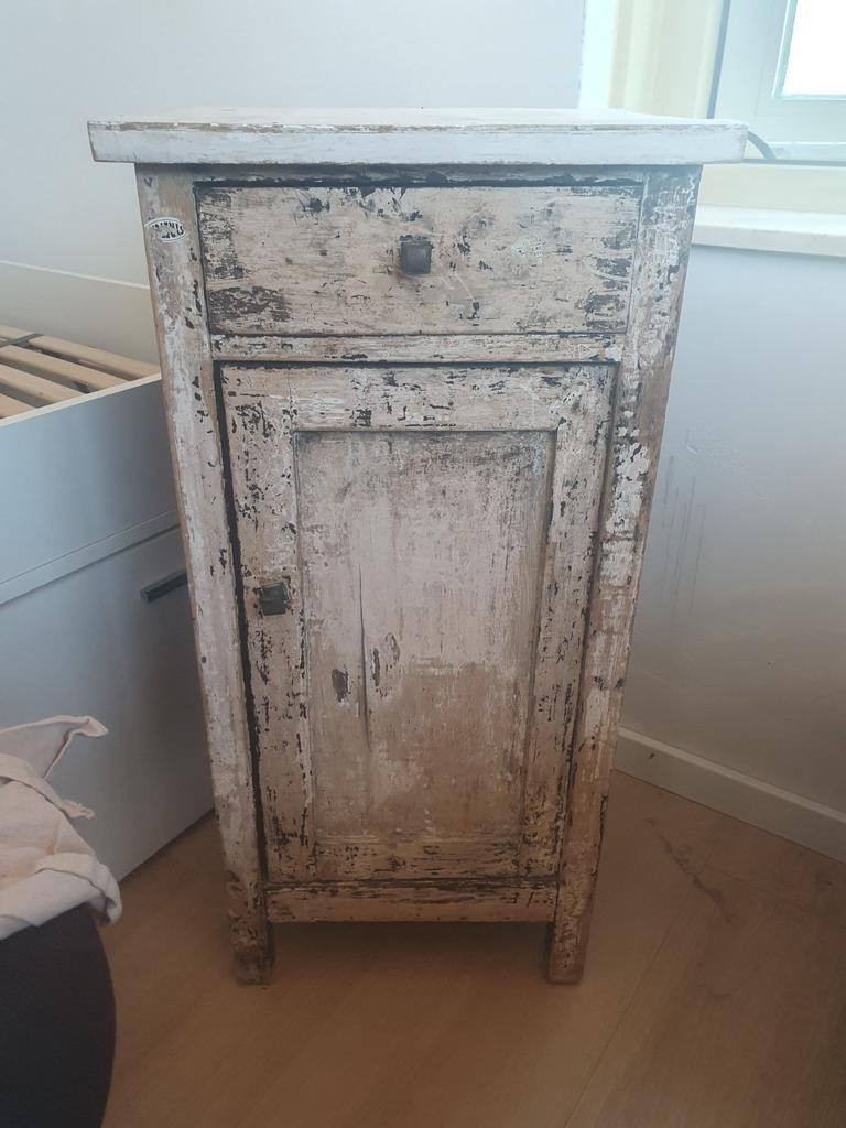 Oud houten kastje met lade en deurtje, Ophalen