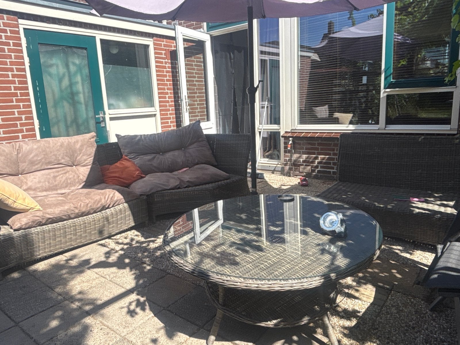 Tuinset met ronde tafel en twee banken, 4 zitplaatsen, Gebruikt, Eettafel, Ophalen of Verzenden