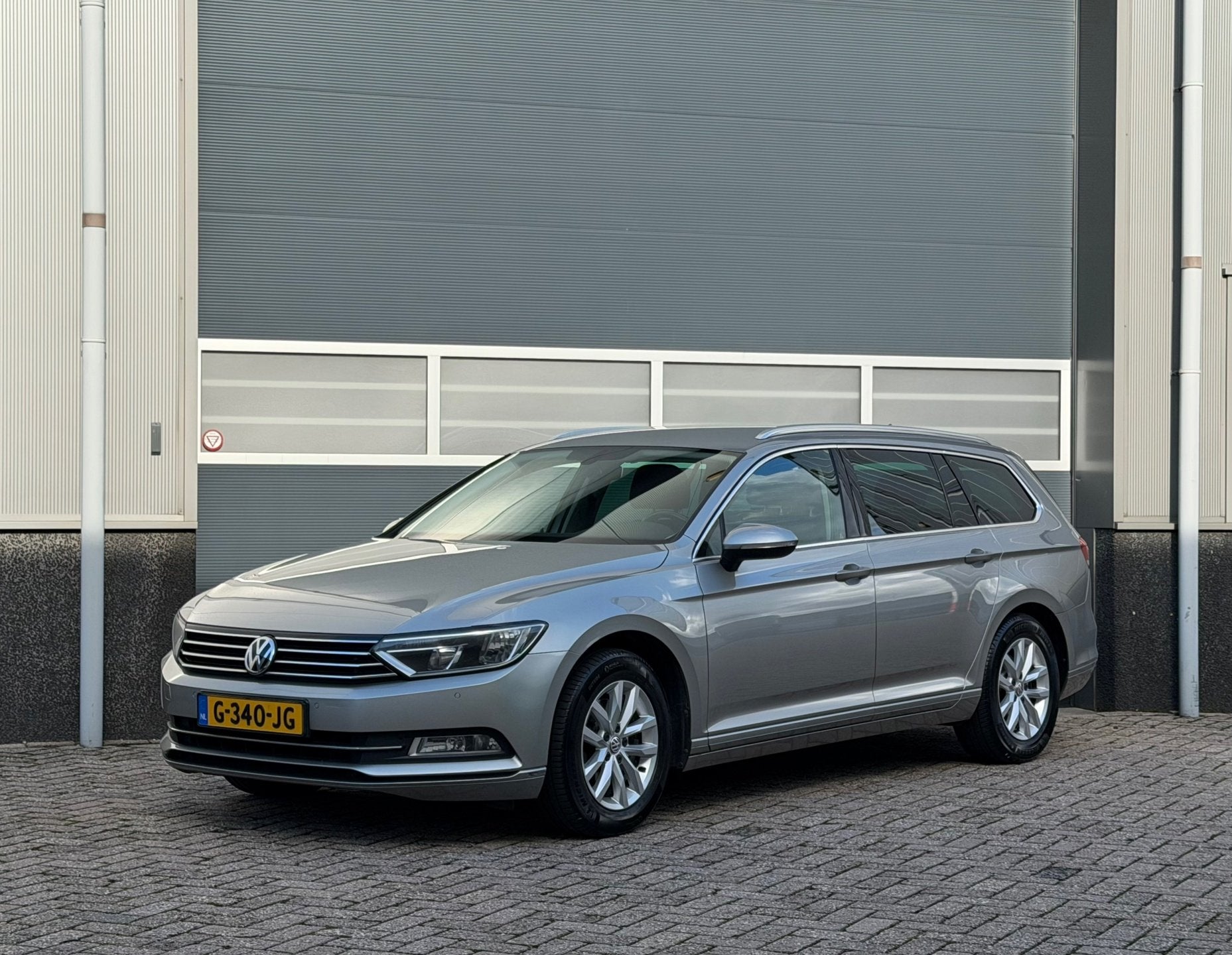 Volkswagen Passat Variant 1.8 TSI Business Edition bj.2016 A, Stof, Euro 6, Grijs, 1405 kg