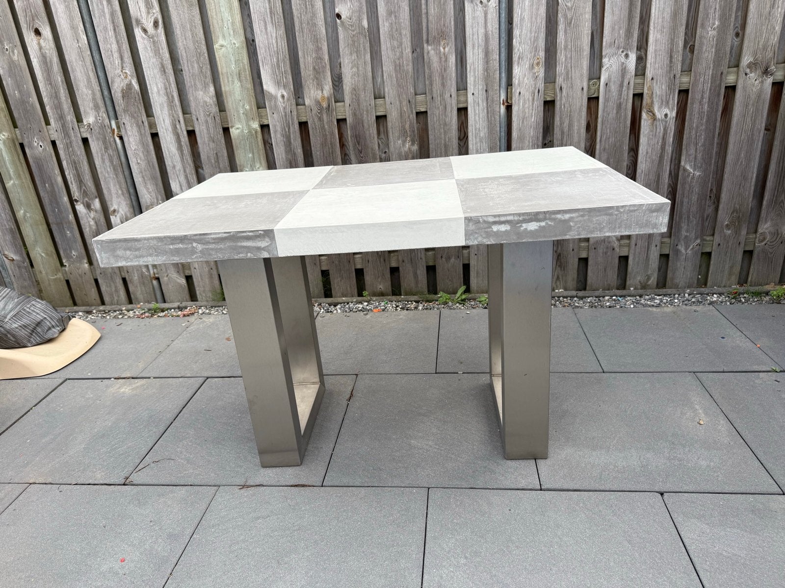 Moderne tuintafel betonlook/RVS - 120,5x80,5x78cm, Tuin en Terras, Tuintafels, Ophalen, Gebruikt, Rechthoekig, Metaal