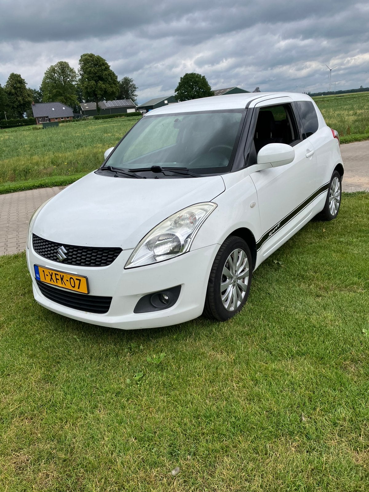 Suzuki swift 2012 Wit 1.2   3750 euro, Auto's, Suzuki, Voorwielaandrijving, 4 cilinders, 4 stoelen, Alcantara
