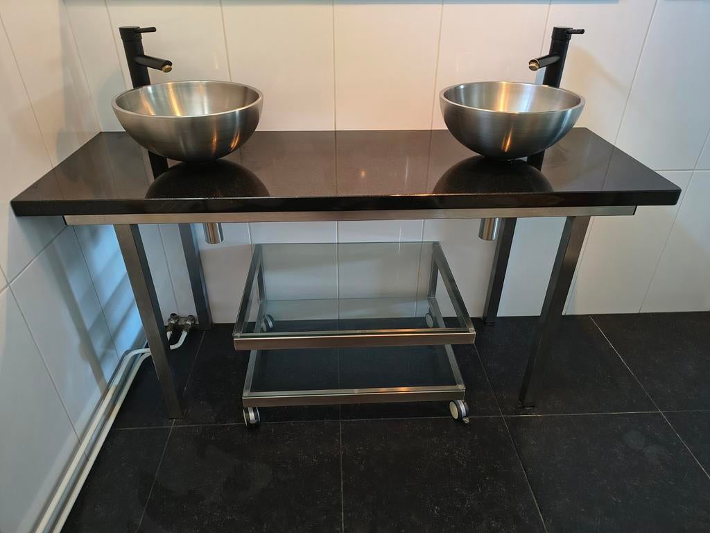 Dubbele wastafel met granieten blad en RVS onderstel, 100 tot 150 cm, Ophalen of Verzenden, Zo goed als nieuw, Minder dan 100 cm