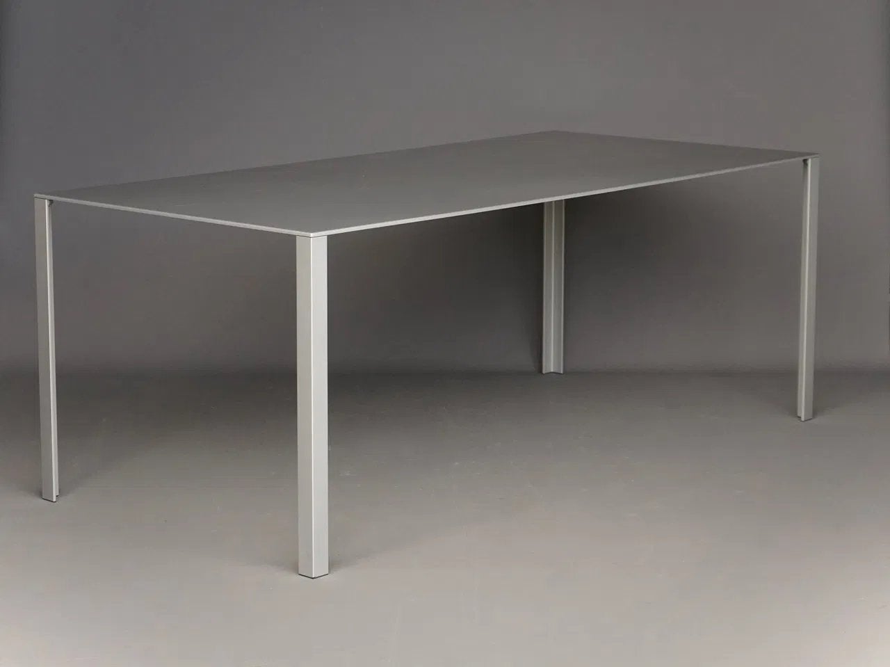 Molteni Less Designtafel Jean Nouvel - Metallic Grijs  € 600, Ophalen, Gebruikt, 50 tot 100 cm, Vier personen