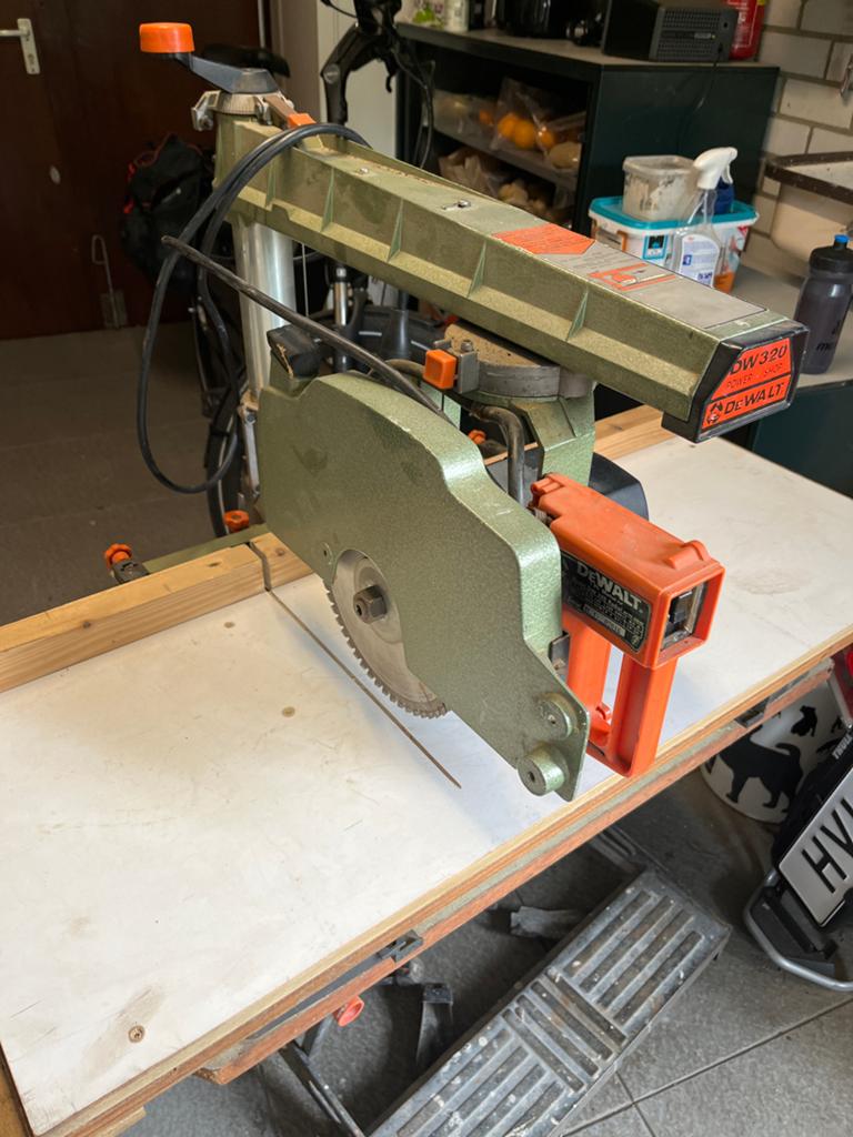 DeWalt DW320 Radiaalzaag - Krachtige en Betrouwbaar, Doe-het-zelf en Verbouw, Gereedschap | Zaagmachines, Ophalen, Gebruikt, 70 mm of meer