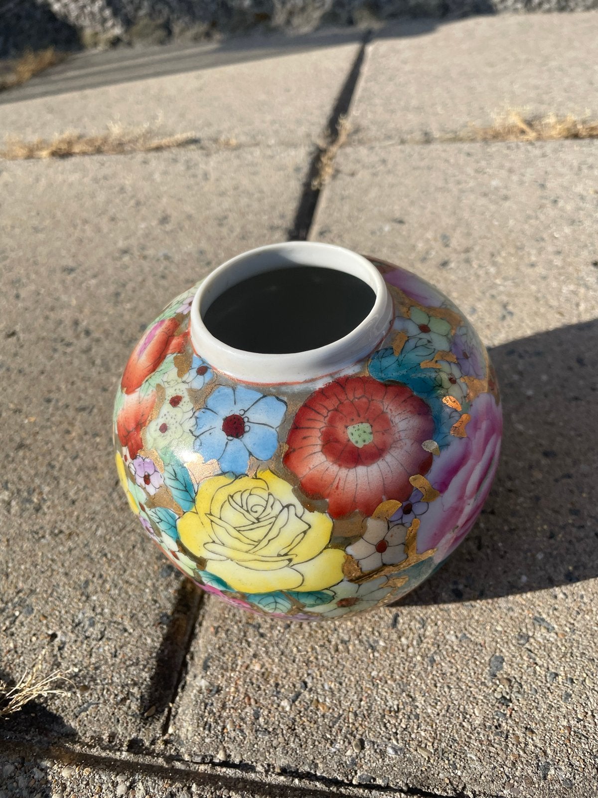 Vintage Chinese porseleinen vaas met bloemmotief, Antiek en Kunst, Antiek | Vazen, Ophalen
